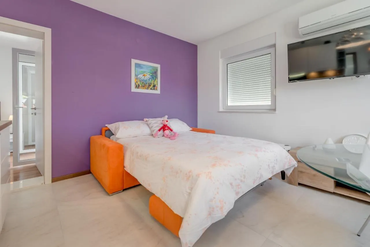 Apartment Marina Trogir 0*,